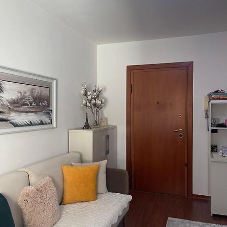Sky Center Apartment Tirana Esterno foto