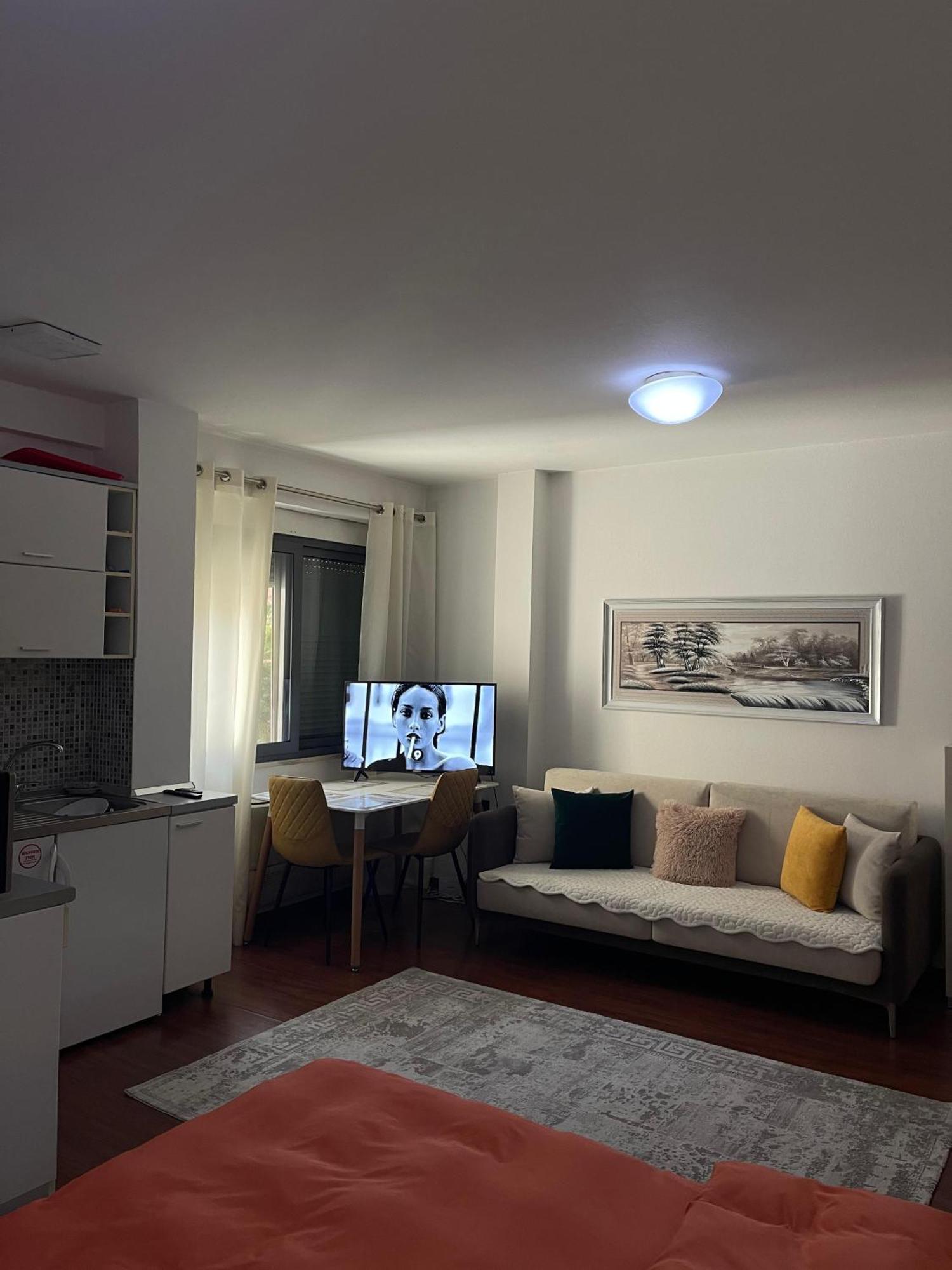 Sky Center Apartment Tirana Esterno foto